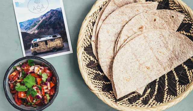 STEGT KYLLING MED FAJITA OG SALSA