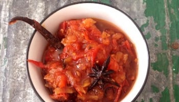 CHUTNEY MED TOMAT OG LØG