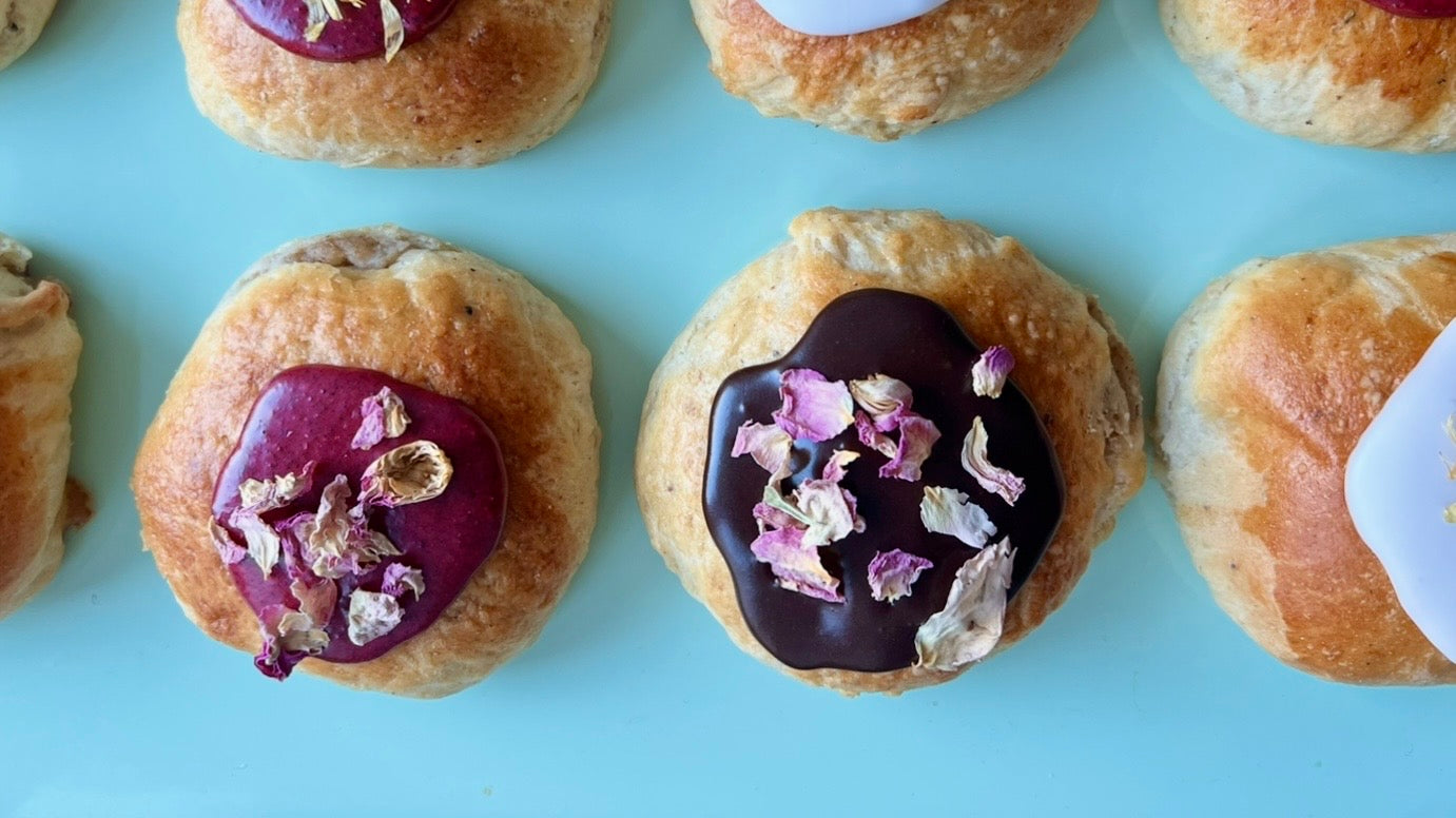 FASTELAVNSBOLLE MED DADELCREME, REMONCE OG CHOKOLADE