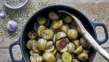 OVENSTEGTE KARTOFLER MED PANCH PHORON